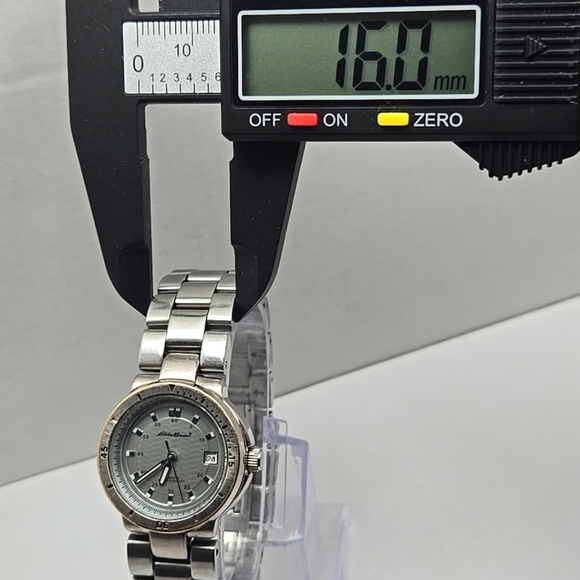 Womens Eddie Bauer SM Textured Sport Date Watch Silver Tone Date New Battery - Picture 5 of 10